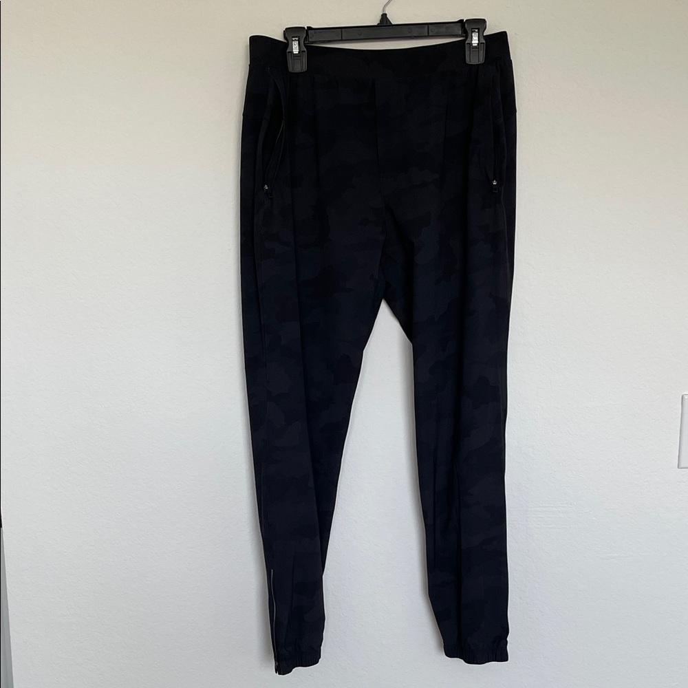 Lululemon new with inside tag, Men Surge Jogger, large, black, camouflage print
